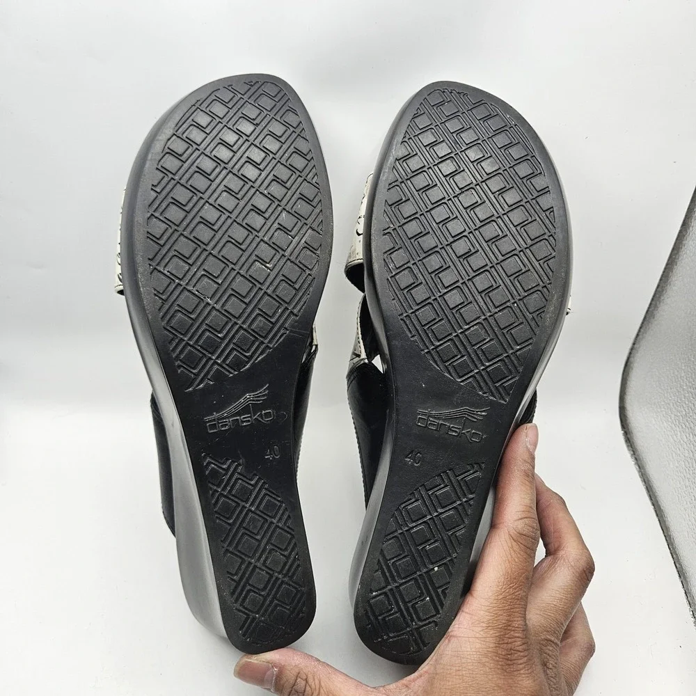 Dansko Ava French Script Criss-Cross Black Wedge Sandals Comfort Travel Size 9.5
